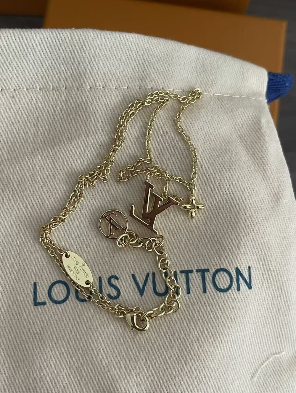 Louis Vuitton LV Iconic Necklace - Picture 10 of 10